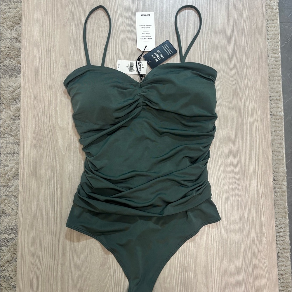 NWT Express Body Contour ruched bodysuit in green. Size M